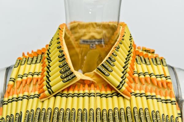 φανταχτερά ρούχα χρωματιστά μολύβια crayola κίτρινο γιακά