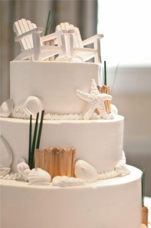 φανταχτερά κέικ για γαμήλια λευκή τούρτα πολλαπλών επιπέδων με καρέκλες ανάκλισης