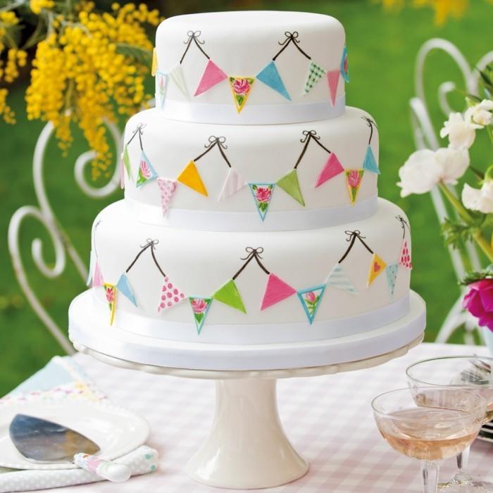 ασυνήθιστες τούρτες για γαμήλια λευκή τούρτα με φοντάν