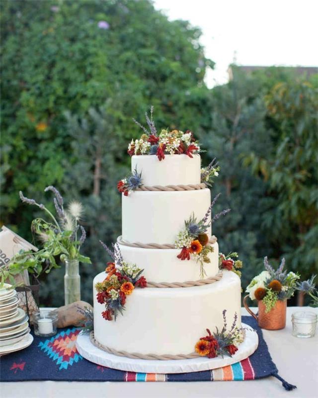 ασυνήθιστες τούρτες κομψή λευκή γαμήλια τούρτα με λουλούδια