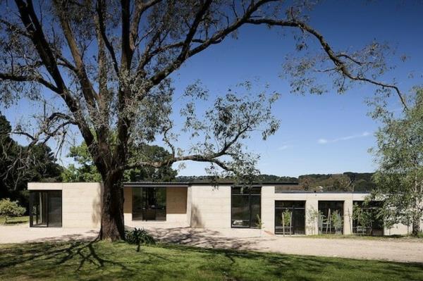 αυστραλιανό σπίτι σχέδιο γιγάντιο δέντρο μεγάλη πράσινη περιοχή