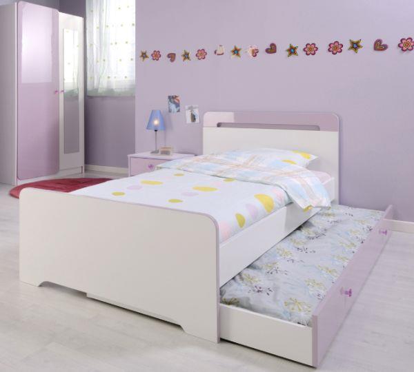 Τραβήξτε κρεβάτια σοφίτας στο παιδικό δωμάτιο για μια ζεστή ατμόσφαιρα