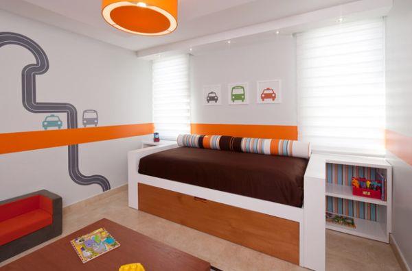 Σχεδιασμός συρόμενων κρεβατιών στο παιδικό δωμάτιο με πορτοκαλί τόνους