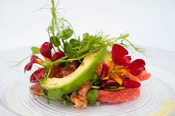 συνταγές αβοκάντο φρέσκες σαλάτες βρώσιμα λουλούδια λάχανα