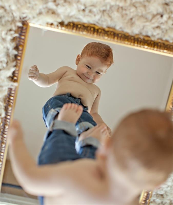 φωτογραφίες μωρών ιδέες ιδέες φωτογράφισης δημιουργικές αστείες φωτογραφίες μωρών στον καθρέφτη