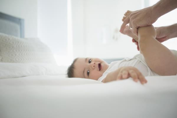 σπιτικές θεραπείες για τη δυσκοιλιότητα στα μωρά