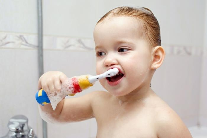 βουρτσίστε τα δόντια του μωρού σας, πραγματικά υγιεινές συμβουλές