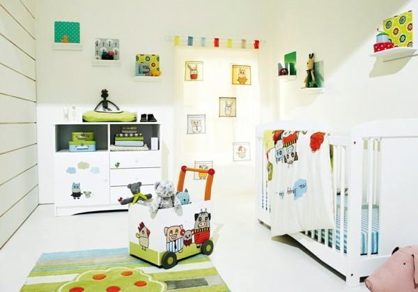 μωρό δωμάτιο αγόρι ιδέες λευκοί τοίχοι έγχρωμη διακόσμηση