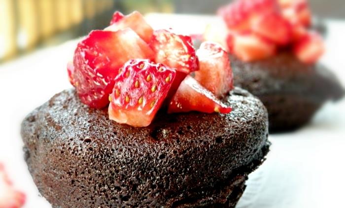 Bήστε χωρίς υδατάνθρακες muffins σοκολάτας φράουλες