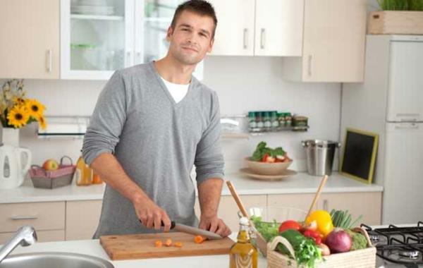 συνταγές ψησίματος στους άντρες αρέσει να μαγειρεύουν συνταγές μαγειρικής στους άντρες στην κουζίνα