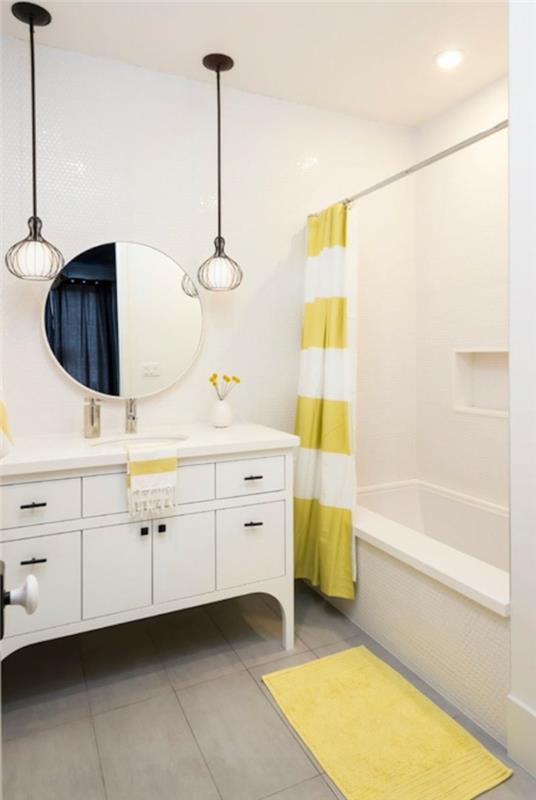 μπάνιο σχεδιασμός καθρέφτης μπάνιου κίτρινος τάπητας κρεμαστό φώτα κουρτίνα μπάνιου κουρτίνα μπανιέρα