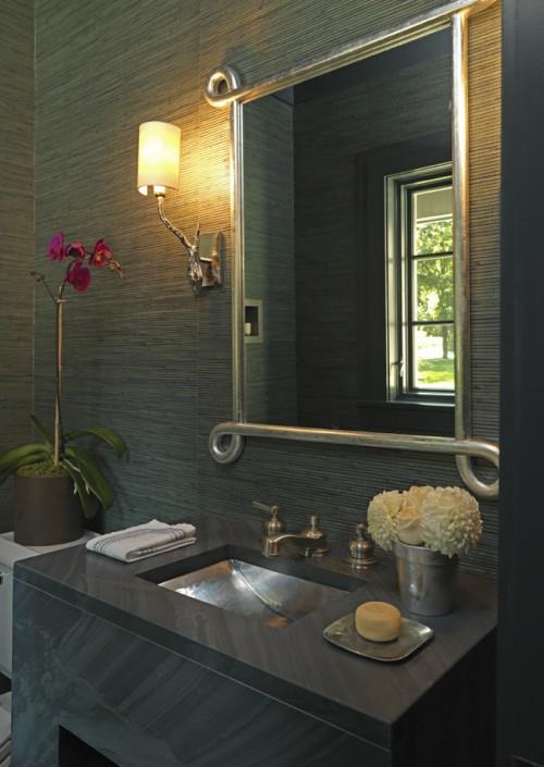 εσωτερικό μπάνιο ιδέα πρωτότυπο καθρέφτη λουλούδια φυσική ταπετσαρία νεροχύτη ξύλου