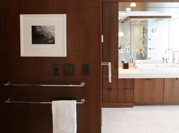 κομψές ιδέες εσωτερικού σχεδιασμού μπάνιου γυάλινοι τοίχοι πολυτελή έπιπλα από ξύλο