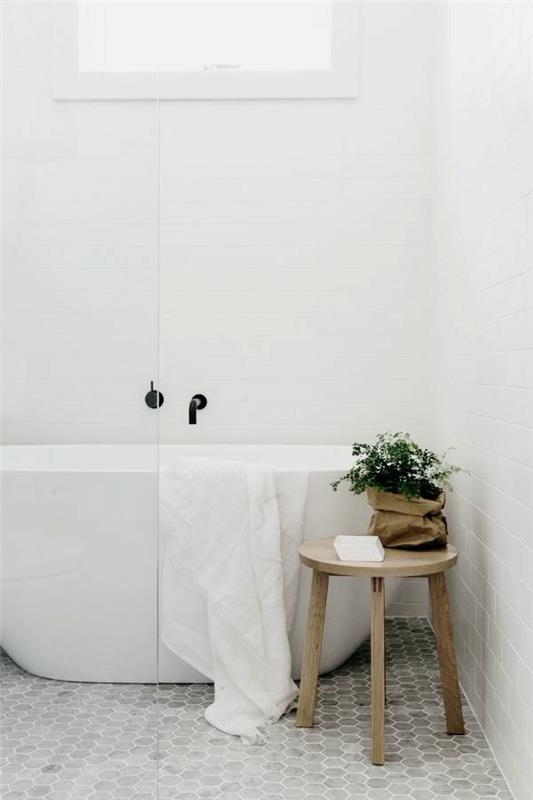 μπάνιο λευκά πλακάκια μπάνιου ρουστίκ βοηθητικό τραπέζι