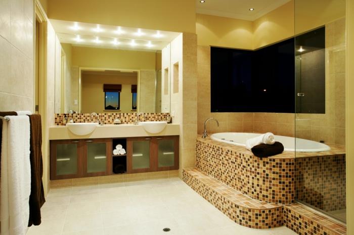 πλακάκια μπάνιου ψηφιδωτά πλακάκια μπανιέρας έμφαση φωτισμός μπάνιου