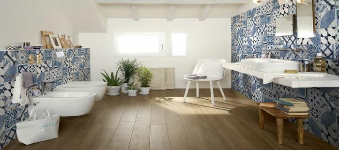 πλακάκια μπάνιου μπλε λευκά φυτά ξύλινο πάτωμα