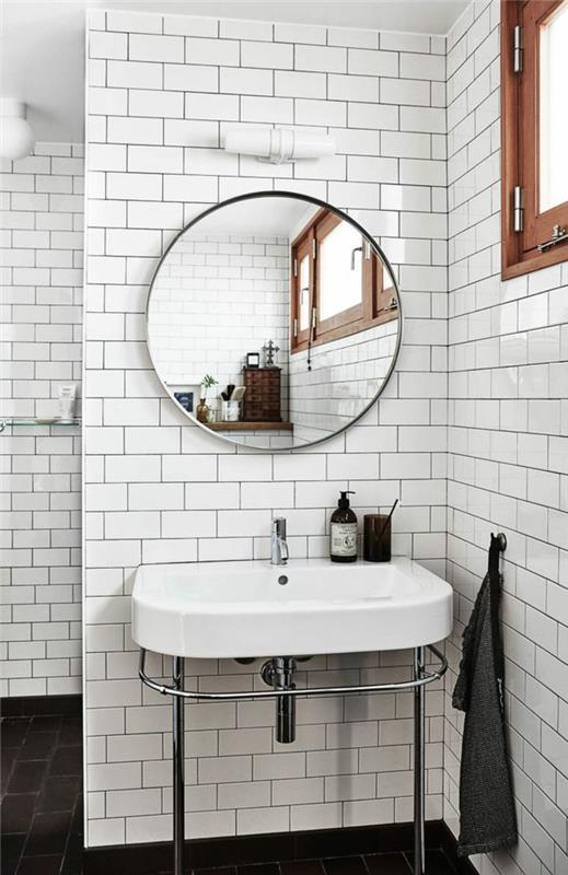 ιδέες μπάνιου πλακάκια μπάνιου λευκά πλακάκια τοίχου σκούρα πλακάκια δαπέδου στρογγυλό καθρέφτη τοίχου