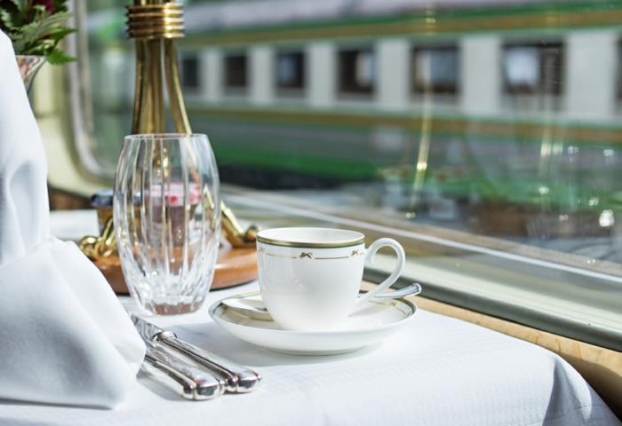 ταξίδι τρένου taj mahal ταξιδιωτικοί προορισμοί σιδηρόδρομοι πολυτελή πιάτα