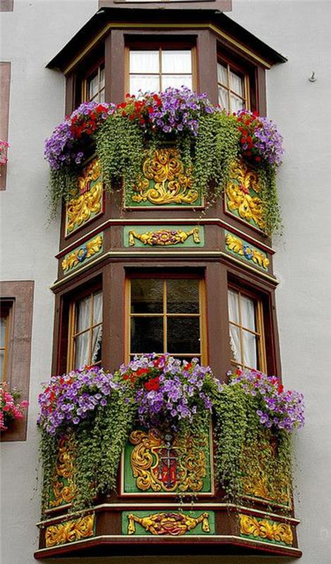 μπαλκόνι φύτευση λουλούδι κουτί κλασικό παράθυρο κόλπο