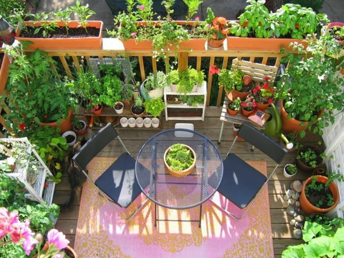μπαλκόνι σχεδιασμός μπαλκόνι έπιπλα μπαλκόνι φυτά βότανα μεταλλικές τραπεζοκαρέκλες