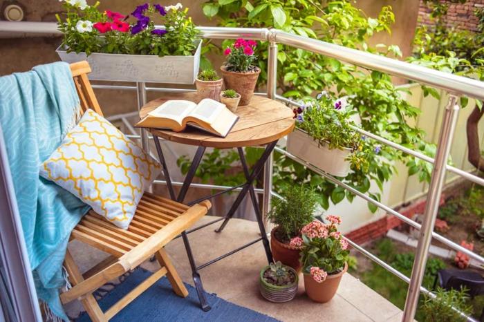 Κάντε μπαλκόνι μπαλκόνι ξύλινα πτυσσόμενα έπιπλα λουλούδια γλάστρες φυτά μπαλκόνι