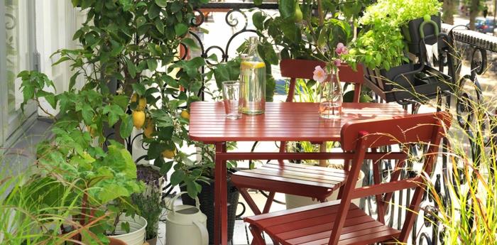 Δημιουργήστε μπαλκόνι μπαλκόνι έπιπλα ξύλινες καρέκλες τραπέζι μπαλκόνι φυτά βότανα