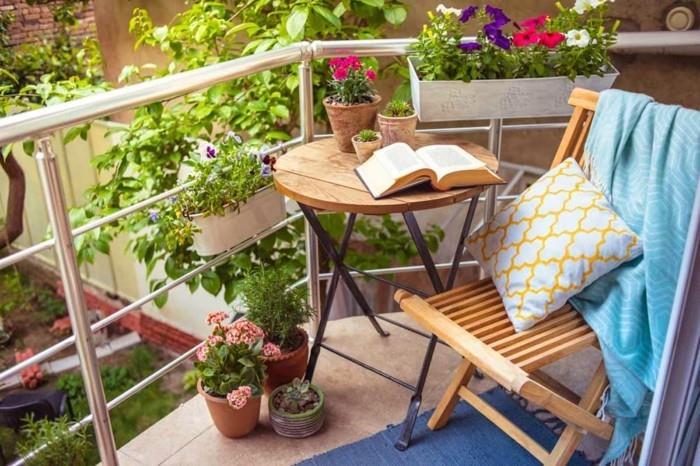 σχέδιο μπαλκόνι μπαλκόνι πτυσσόμενη καρέκλα πτυσσόμενο τραπέζι μπαλκόνι φυτά βότανα