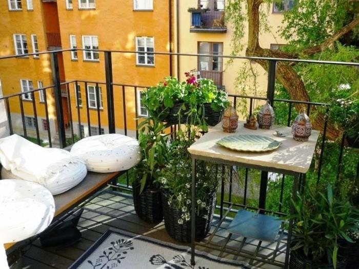 Δημιουργήστε ένα μπαλκόνι μπαλκόνι κάθισμα έπιπλα μαξιλάρια πάγκος αιολικά φώτα φυτά μπαλκόνι