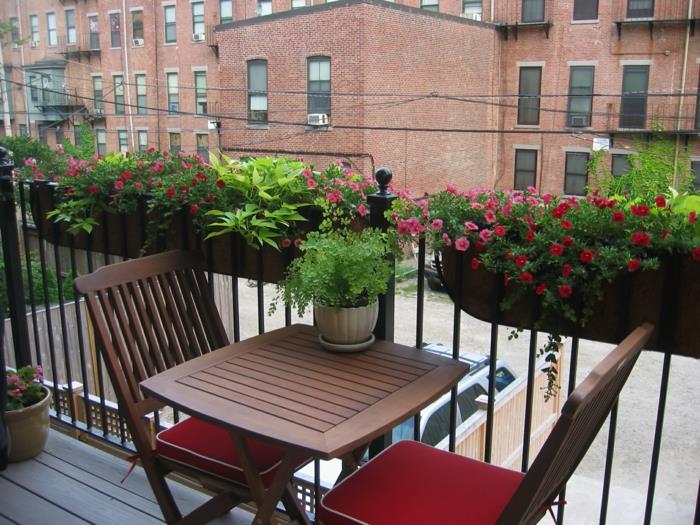 μπαλκόνι σχεδιασμός κήπου έπιπλα μπαλκόνι κόκκινα μαξιλάρια καθισμάτων