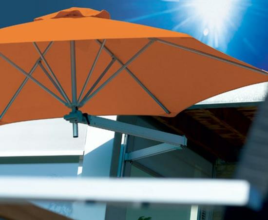 Δημιουργήστε μια βεράντα με σκιά από μια ομπρέλα προσαρτημένη