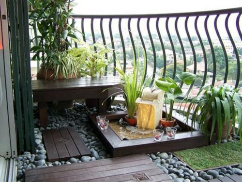 μπαλκόνια φυτά ανθοδοχείο πρακτικό κιγκλίδωμα ξύλινα πλακάκια τραπέζι