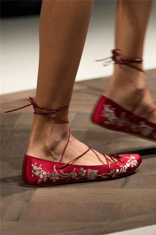 παπούτσια μπαλαρίνας τάσεις μόδας δεμένα καμβά