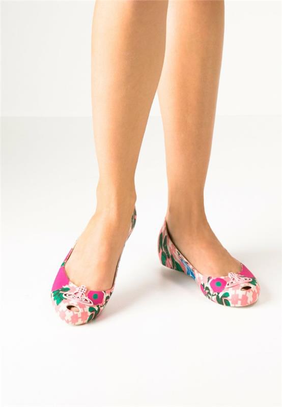 τάσεις μόδας παπουτσιών μπαλαρίνας vivienne westwood με πόδι