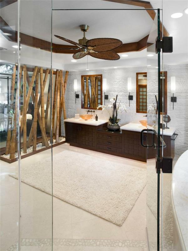 μπαμπού διακόσμηση μπαμπού πόλοι ιδέες έπιπλα μπάνιου σκούρο ξύλινο ντουλάπια ντουλάπια ανεμιστήρα οροφής