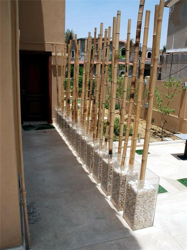 μπαμπού διακόσμηση μπαμπού πόλοι ιδέες σχεδιασμός κήπου εξωτερικός σχεδιασμός γυάλινα δοχεία βότσαλα
