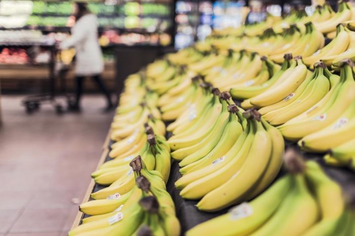 μπανάνες υγιεινή ολόκληρη εικόνα σούπερ μάρκετ κομμάτια φλούδας μπανάνας