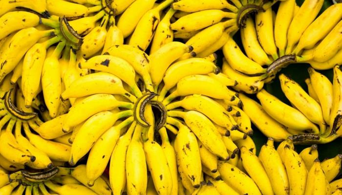 μπανάνες υγιεινή ολόκληρη εικόνα κομμάτια φλούδας μπανάνας σταφυλιών