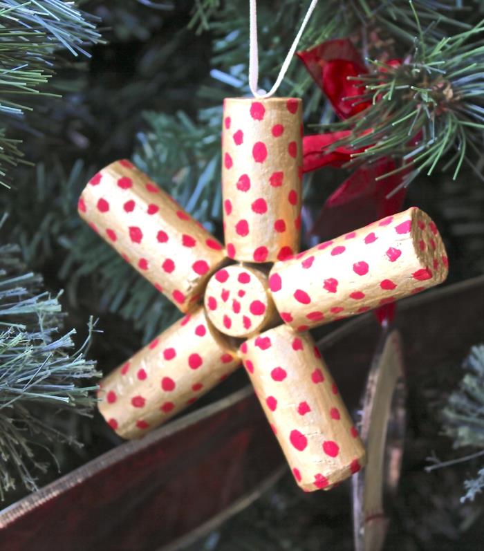 tinker ιδέες χριστουγεννιάτικος φελλός χρησιμοποιούν ετικέτες δέντρων tinker κάνουν χρωματιστές