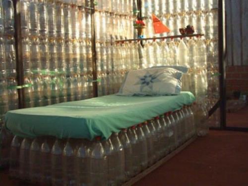 γυάλινα μπουκάλια δροσερό πλαίσιο κρεβάτι