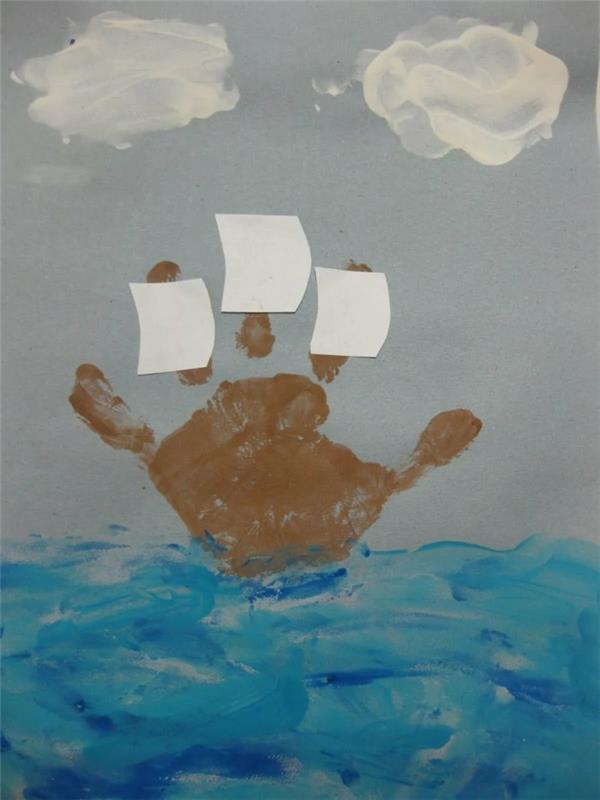 χειροτεχνίες με παιδιά μετατρέπουν το αποτύπωμα χειρός σε βάρκα