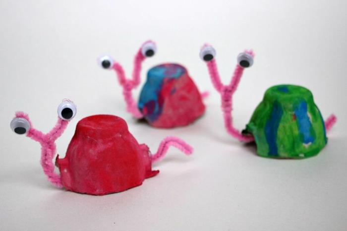 χειροτεχνίες με παιδιά σε ανοιξιάτικες ιδέες ανακύκλωσης σαλιγκάρι