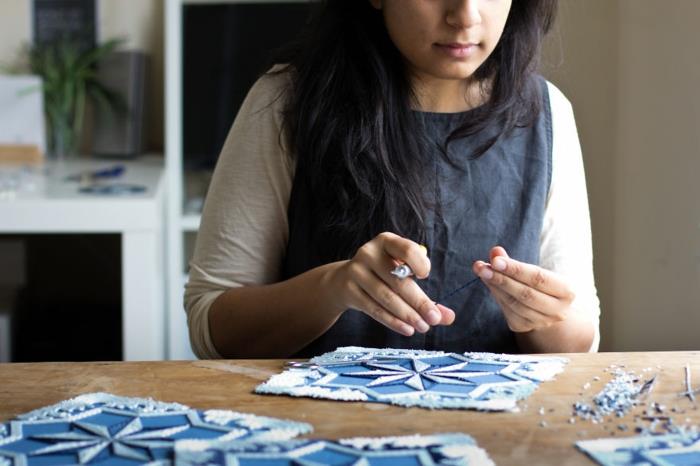 χειροτεχνίες με λωρίδες χαρτιού Ο Gunjan Aylawadi δημιουργεί έργα τέχνης από χαρτί