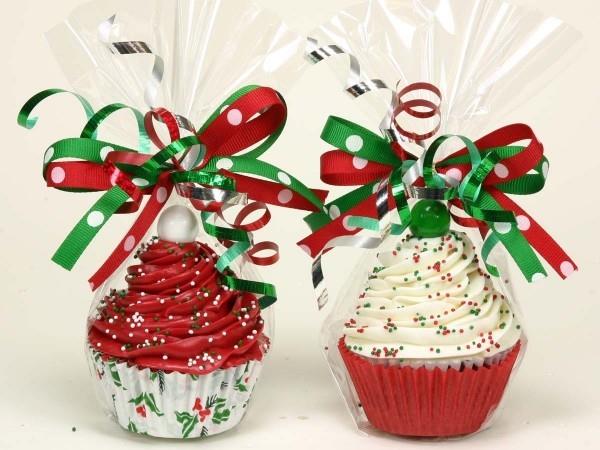 χριστουγεννιάτικο χαρτί που τυλίγει τα cupcakes