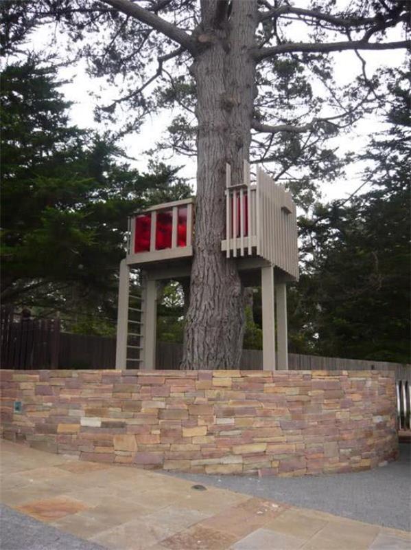 δέντρο και ξύλινη δομή - δεντρόσπιτο