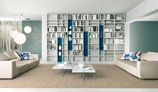 βιβλιοθήκη τοίχου χρώμα μπλε καναπές μοντέρνο σαλόνι μινιμαλιστικό