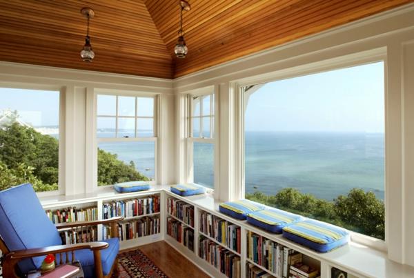 βιβλιοθήκη σπιτιού χτίστε μόνοι σας σοφίτα ξύλινα δοκάρια γυάλινο τοίχο