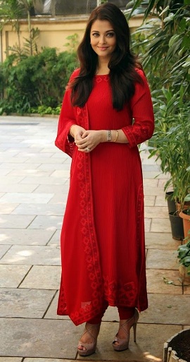 Kırmızı Salwar Kameez'de Bollywood Aishwarya Rai