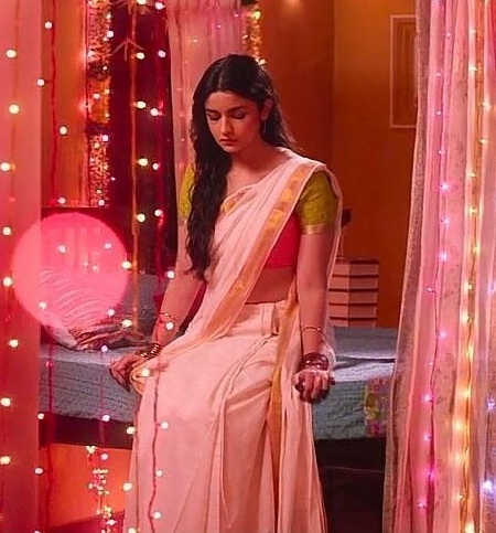 Alia Bhatt dviejose valstijose Saree