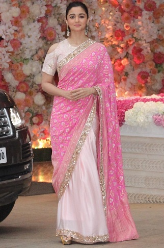 Pembe Saree içinde Alia Bhatt