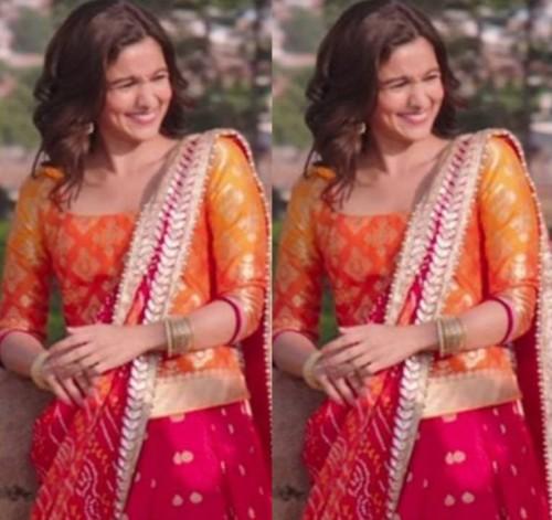 Alia Bhatt Raudonojoje Saree